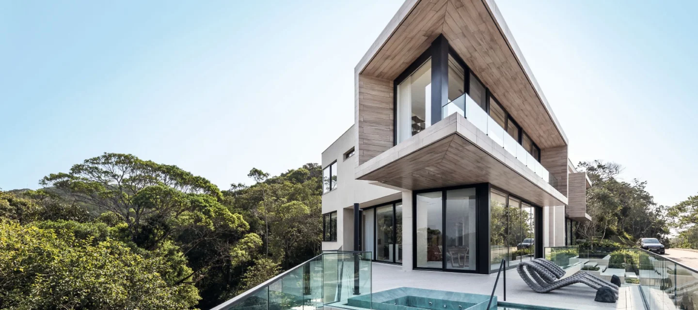 Experts in the production and installation of roller shutters, windows and gatestest alt